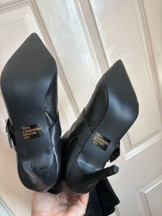 Black Over-the-Knee Pointed Stiletto Boots with Pocket Detail - Picture 4 of 5